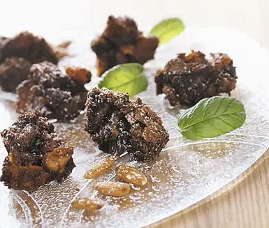 Kladdkaka med mandlar och aprikoser som ger energi