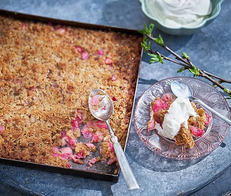 Knäckig rabarberpaj med ingefära