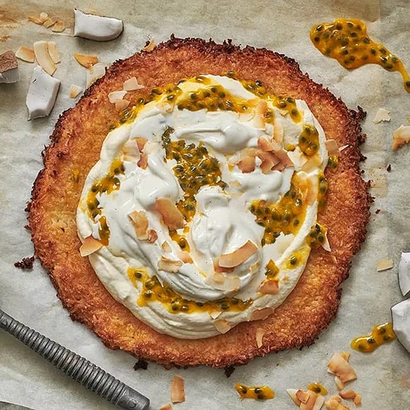 Kokoskaka med vaniljglass och passionsfrukt