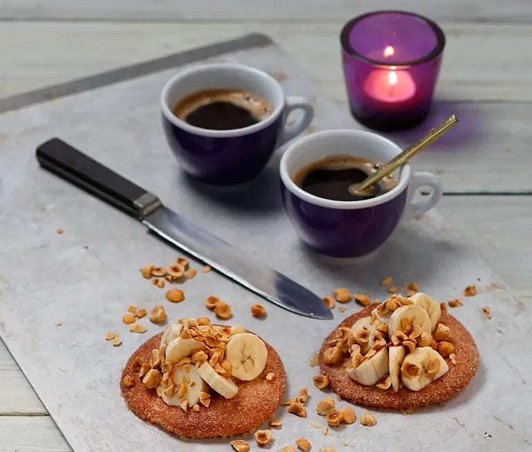 Kolabrioche med hasselnötter och banan