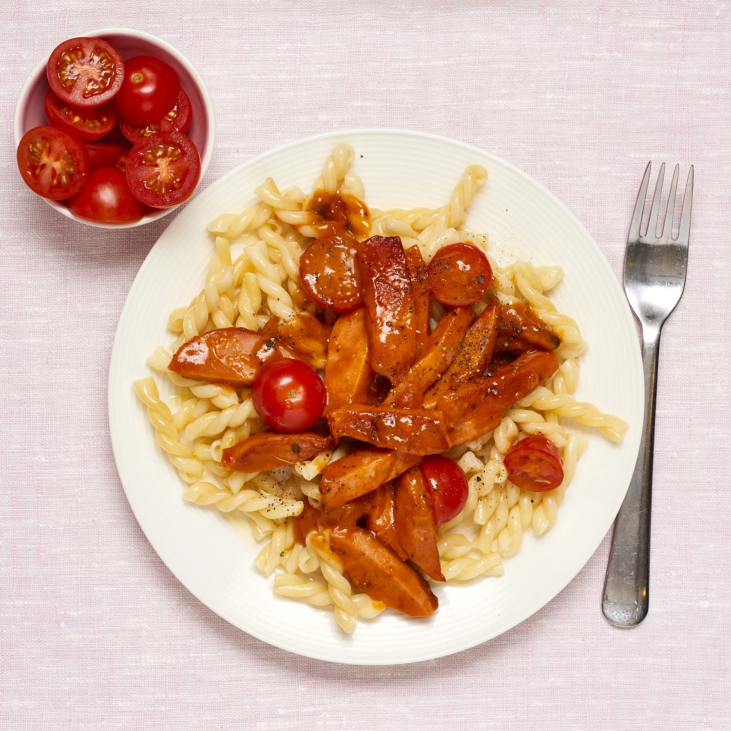 Korvgryta med krämig tomatsås