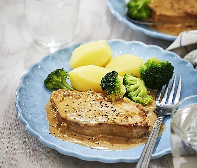 Kotlett i gräddsås med broccoli