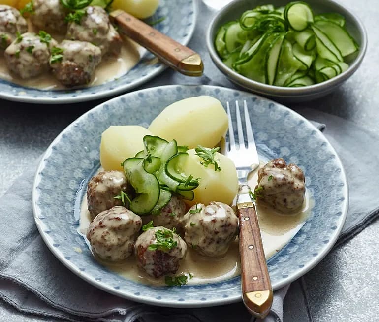 Köttbullar med citrongurka och potatis