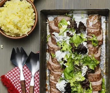 Köttfärslimpa med äppeltzatziki och pressad potatis