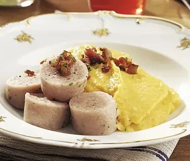 Köttkorv med vitlöksrostad rotfruktspuré