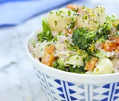 Krämig örtpasta med kassler och broccoli