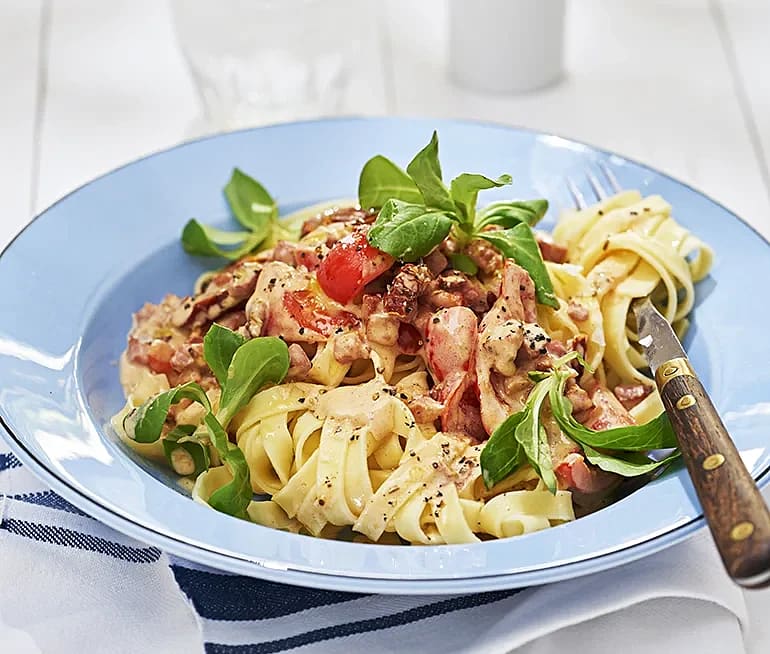 Krämig pancettapasta med getost och paprika