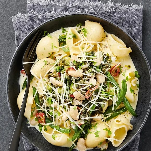 Krämig pasta med pecorino och grönkål