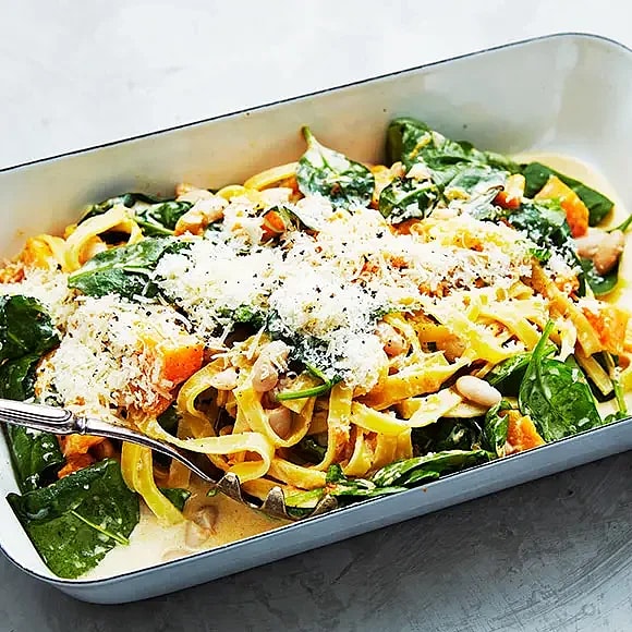 Krämig pasta med rosmarin, pumpa och vita bönor