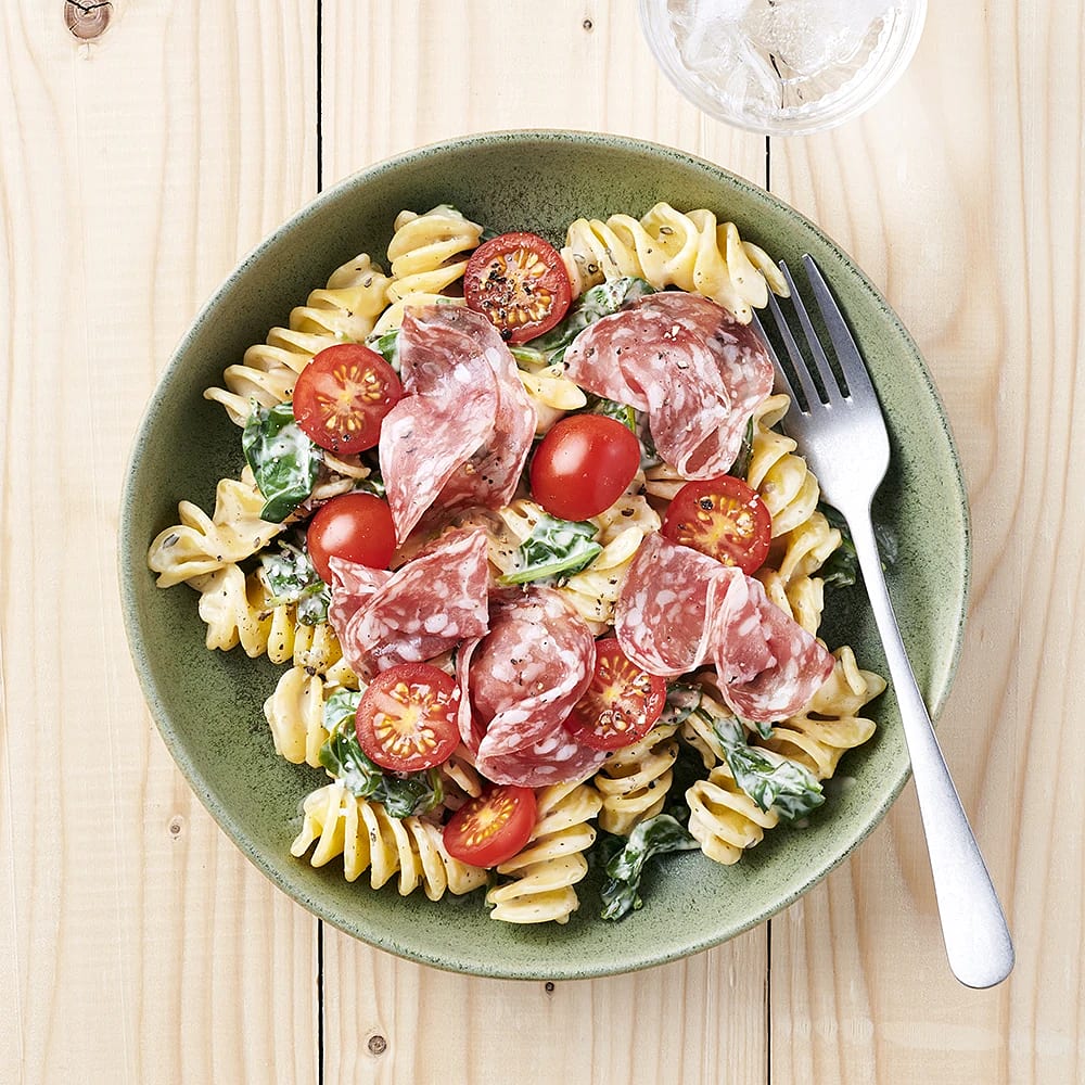 Krämig pasta med spenat och tryffelsalami