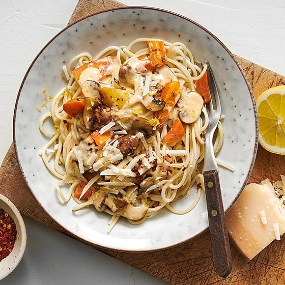 Krämig pasta med svamp och grönsaker