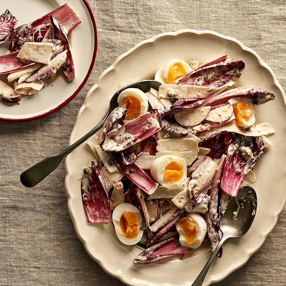 Krämig rotselleri- och endivesallad med ägg