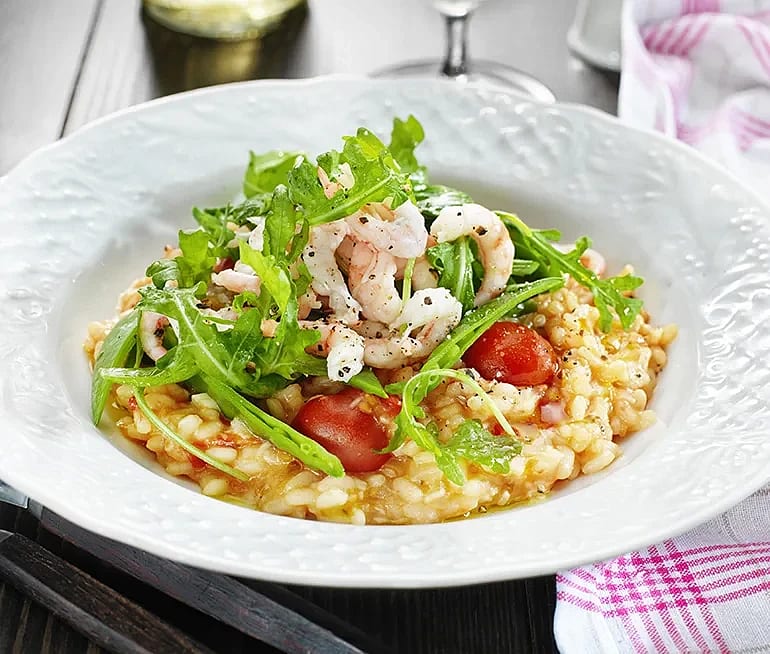Krämig tomatrisotto med räkor