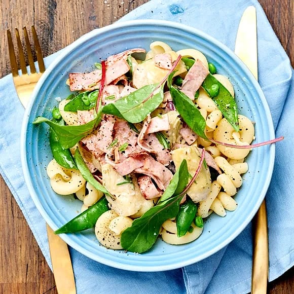 Kronärtskockspasta med kycklingbacon och timjan