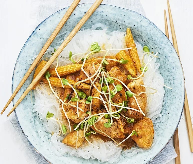 Kyckling i massamuncurry med glasnudlar