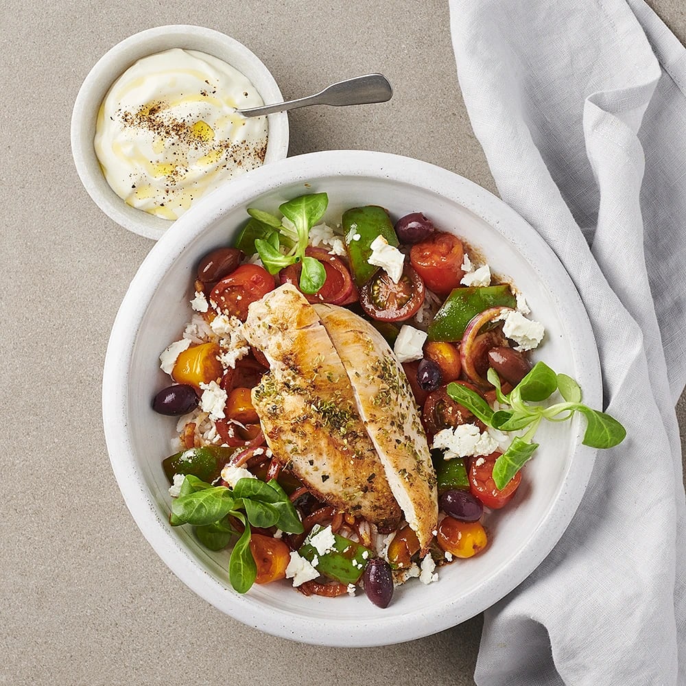 Kyckling med ljummen grekisk sallad