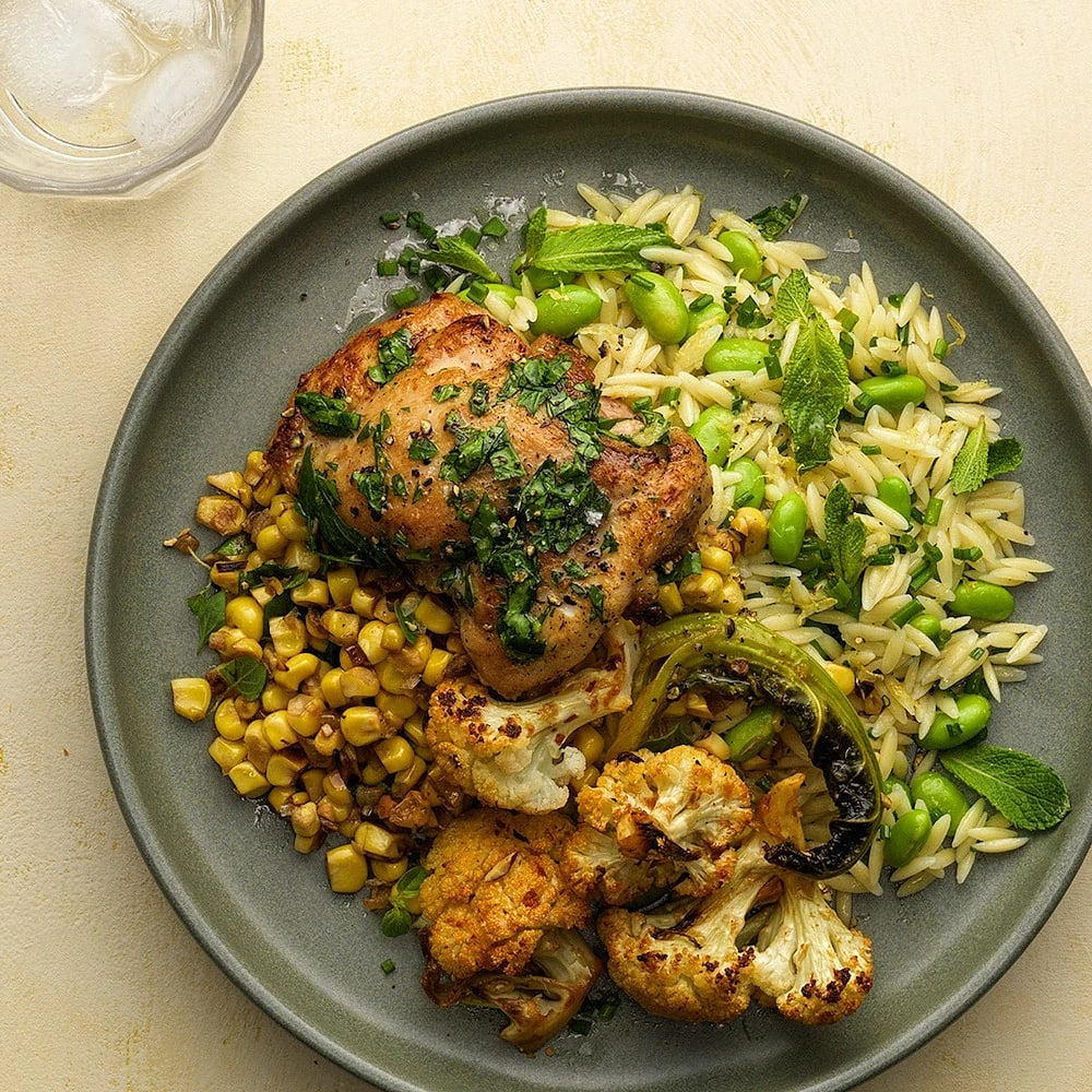 Kyckling med majssalsa och risonisallad