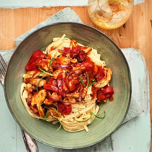 Kyckling med paprika- och tomatsås