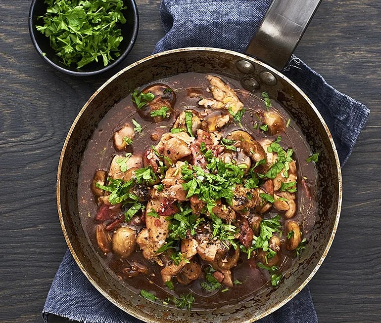 Kyckling- och bacongryta med champinjoner