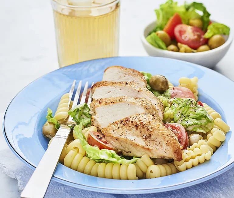 Kyckling och caesarsallad med pasta