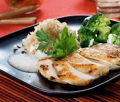 Kycklingfilé med broccoli och fullkornsris