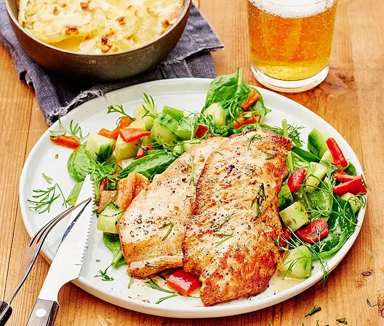 Kycklingfilé med dillmarinerad gurka och paprika