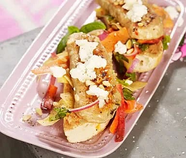 Kycklingjärpe med frisk morotssallad i baguette