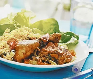 Kycklingpanna med grönt och fullkornspasta