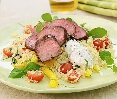 Lammytterfilé med getoströra och bulgursallad