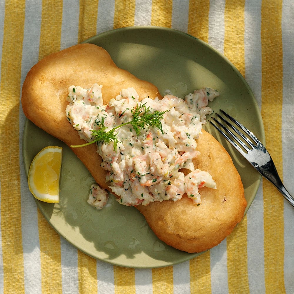 Langos med skagenröra