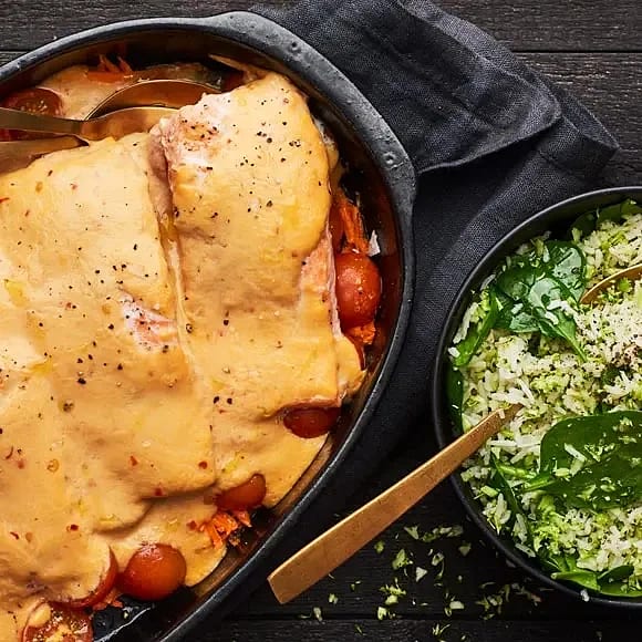 Lax i ugn med färdig sås och broccoliris