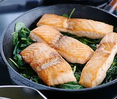 Lax med hollandaise och spenat