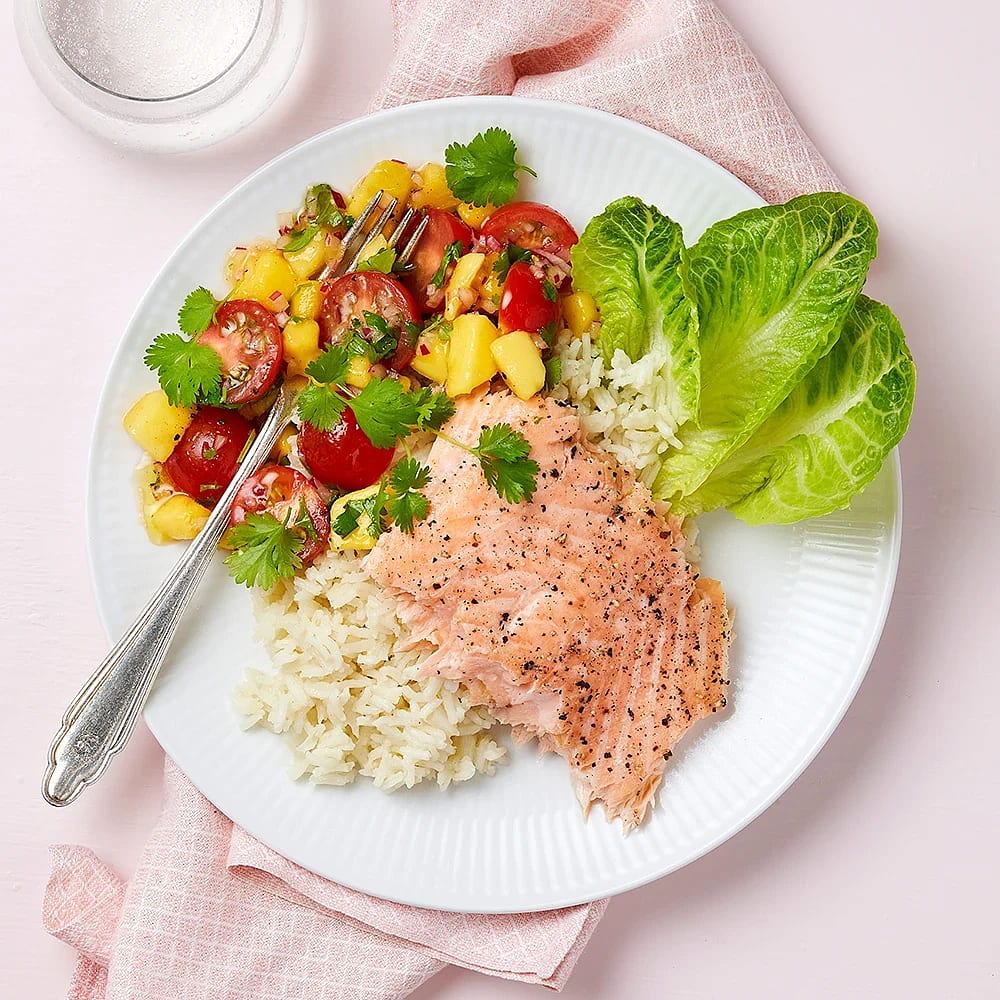 Laxsida i ugn med färsk mangosalsa och kokosris