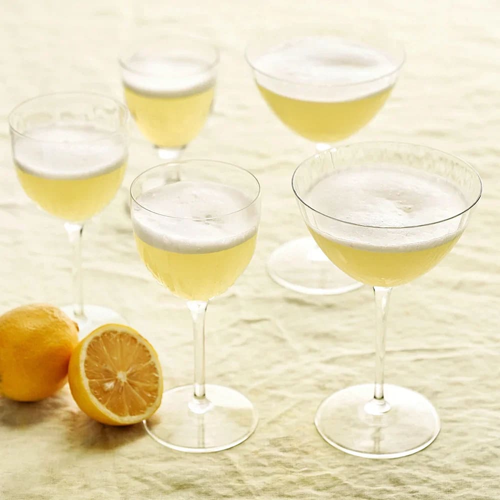 Limoncello gin fizz
