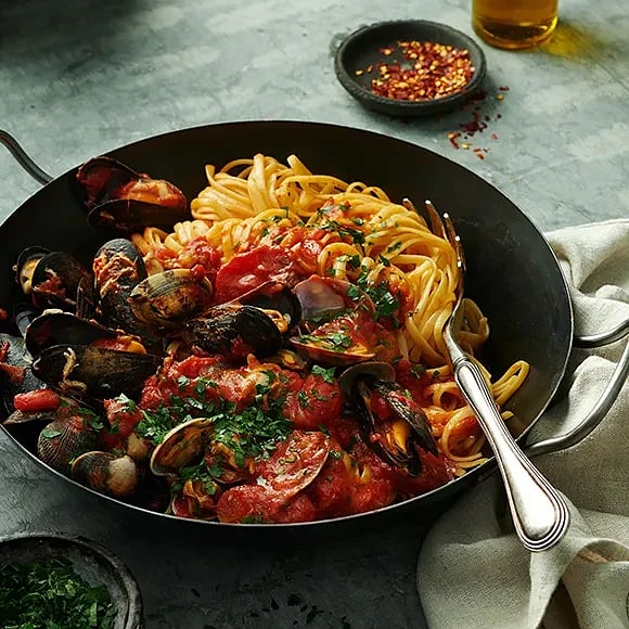 Linguine med blåmusslor och körsbärstomater