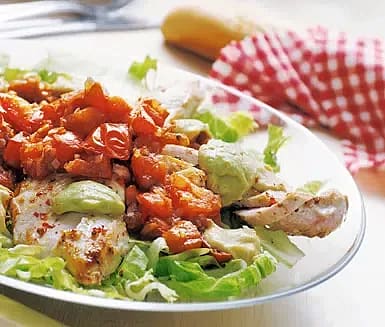 Ljummen kycklingsallad med guacamole