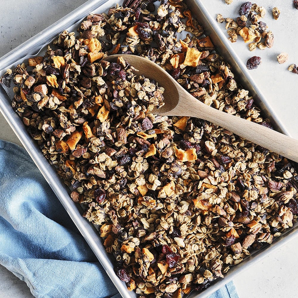Ljuvlig granola med apelsin, pekannötter och mandlar
