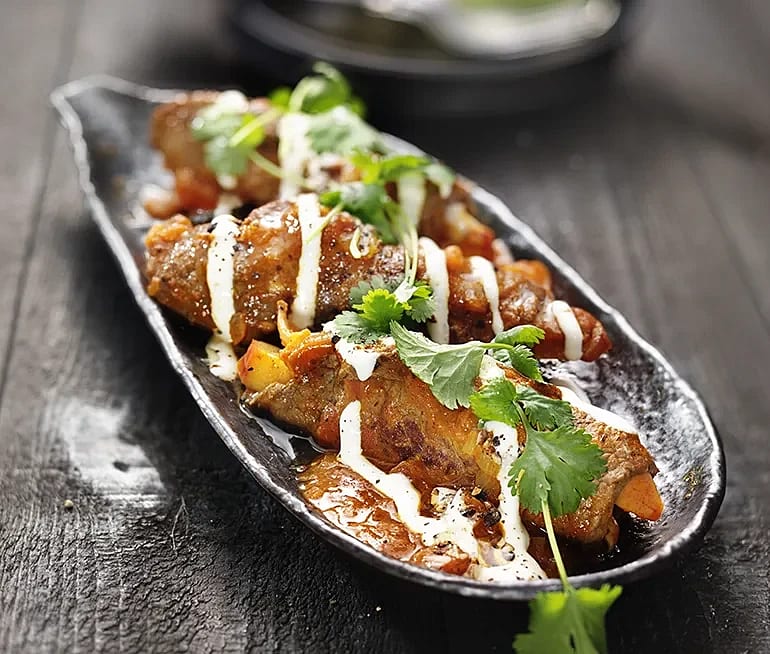 Lövbiffrullader med currysås och koriander