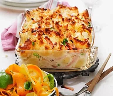 Mac ’n’ cheese med krispig sallad