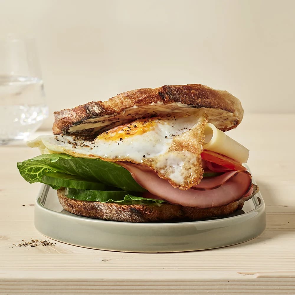 Maffig äggmacka med ost och skinka