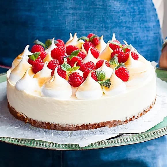 Mandeltårta med punschparfait och italiensk maräng