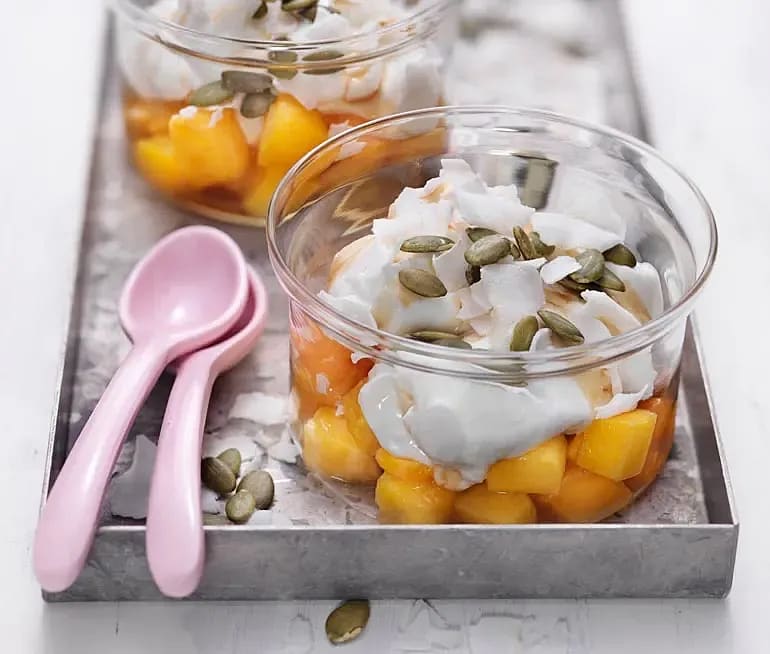 Mango med kvarg och kokostopping