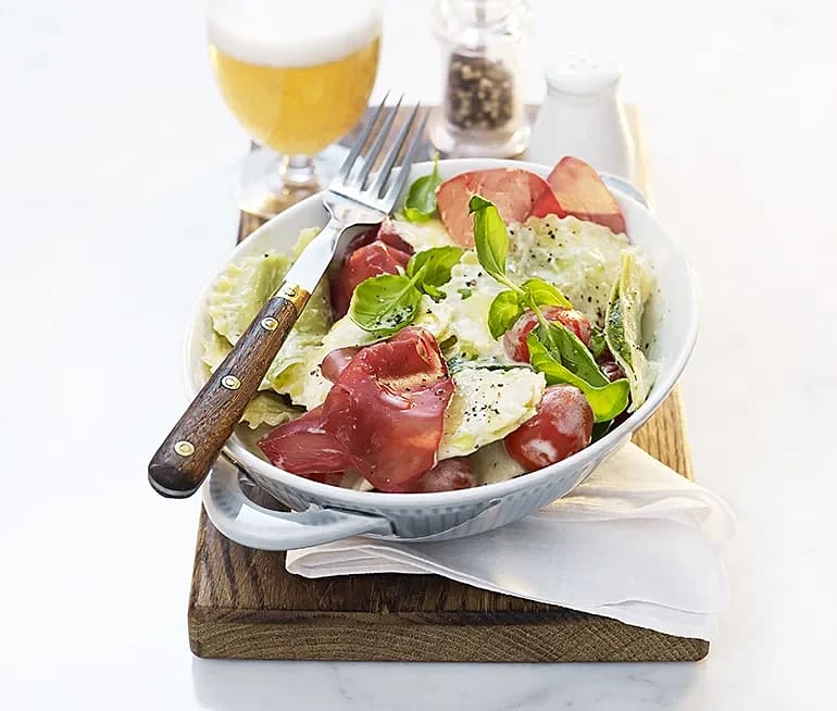 Mezze luna i kronärtskockscrème med bresaola