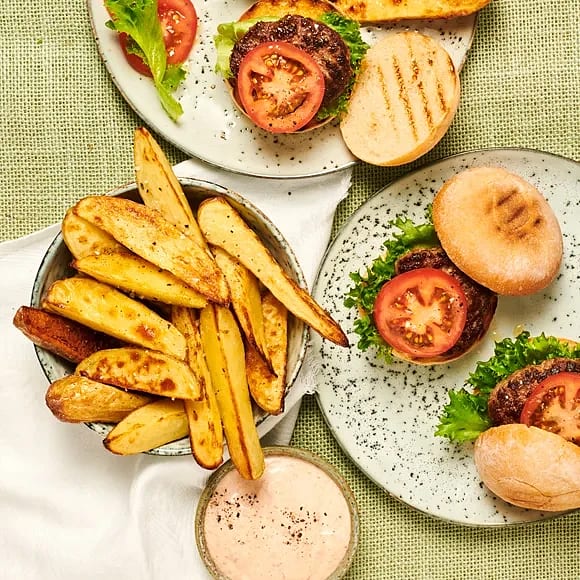 Miniburgare med klyftpotatis och dipp