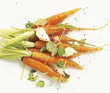 Minimorötter med vitt vin och oregano