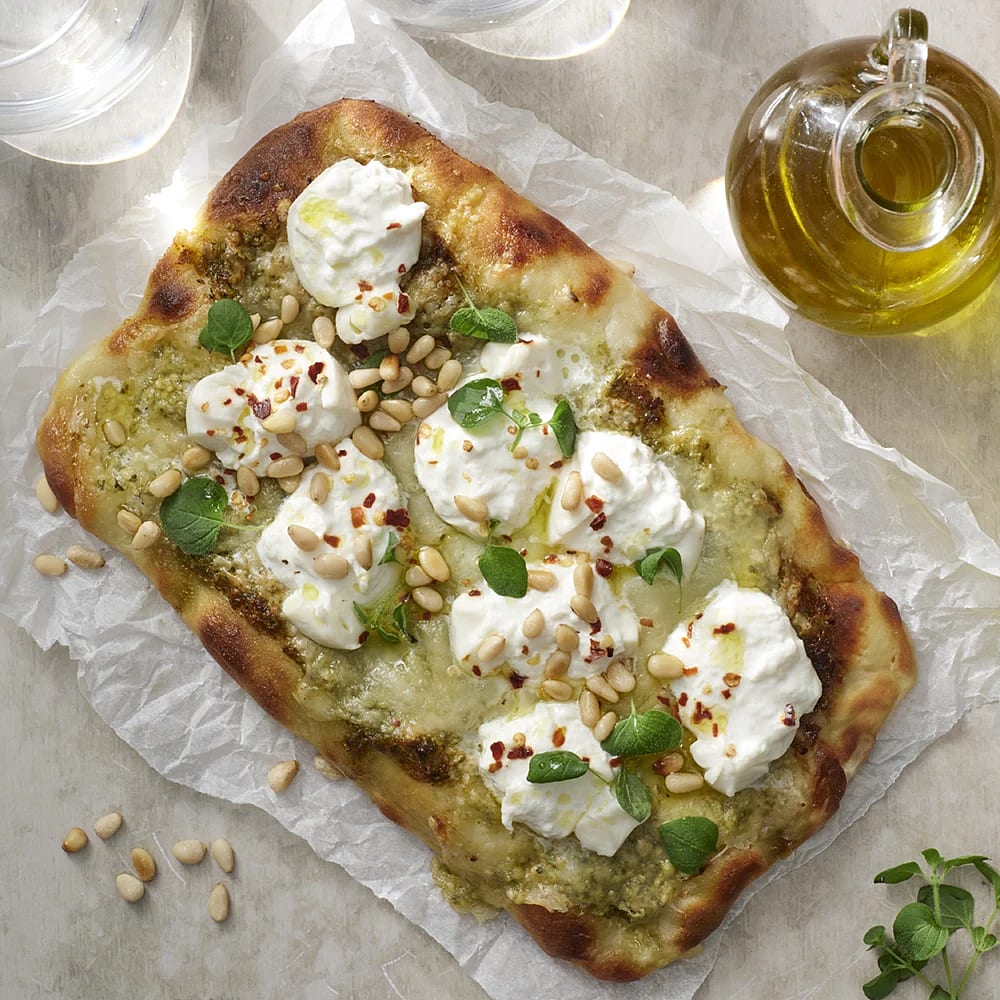 Minipinsa med pesto, burrata och pinjenötter