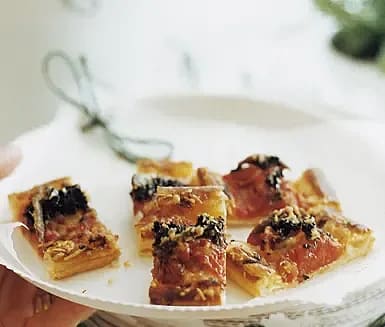 Minipizzor med tomatmarmelad & sardeller