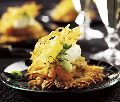 Miniråraka med laxtartar & pepparrot