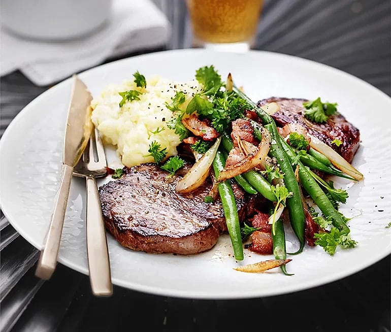 Minutbiff med potatispuré aligot och bacon