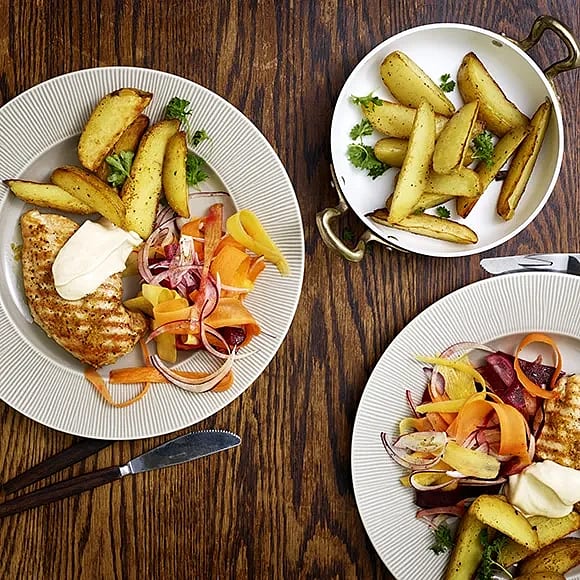 Minutfilé med rostad potatis och morotssallad
